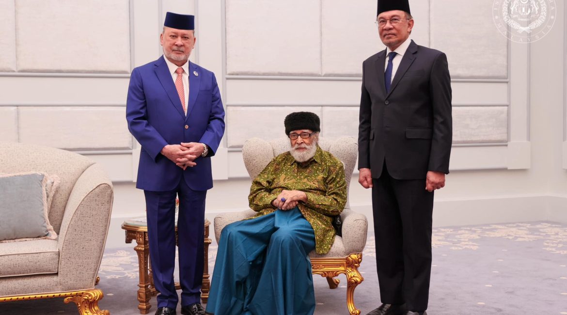 Tan Sri Dr Syed Muhammad Naquib Dikurnia Gelaran Profesor Diraja